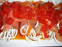                                                                           Concha cocina: ROLLITOS DE SALMÒN RELLENOS DE GULAS CON VINAGRETA TEMPLADA DE TOMATE