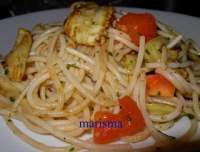   Espaguetis con calabacín y tomate fresco