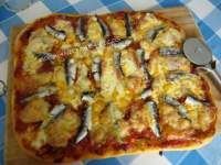   PIZZA  DE SARDINILLAS 