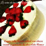 LAYER CAKE BROWN VELVET CON CHEESE CREAM Y COBERTURA DE GANACHE DE CHOCOLATE BLANCO  