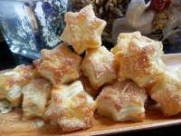   ESTRELLITAS DE HOJALDRE CON CREMA DE ALMENDRA