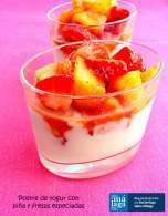   Postre de yogur con piña y fresas especiadas