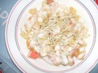   Pasta con gulas y palitos de cangrejo a la salsa de queso