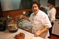   APRENDIENDO A PREPARAR PESTIÑOS Y TORTAS DE NOCHEBUENA CON ANTONIA BUTRON Y SU FAMILIA