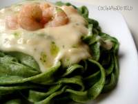   PASTA FRESCA DE ESPINACAS CON BECHAMEL Y GAMBAS