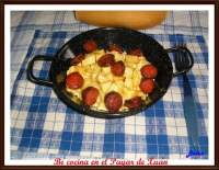   Sartén de huevos revueltos con patatas y chorizo