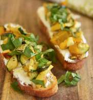 Bruschetta mediterranea de vegetales  