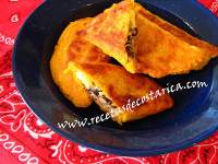   empanadas de gallo pinto