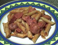   Macarrones con salchichas y salami ( GM )