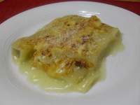   Canelones de pollo y jengibre con velouté de ave al cava