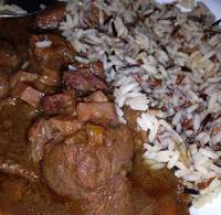 Carne guisada con arroz basmati