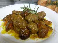   Albóndigas con setas (rovellons) en salsa.