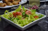   ENSALADA DE ESCAROLA Y LANGOSTINOS ESCABECHADOS