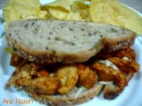   SANDWICH DE POLLO BUFFALO Y QUESO  