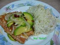   SALMÒN A LA PLANCHA CON SALSA DE AGUACATE 
