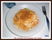   Espaguetis con un toque de encurtidos