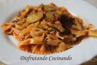   Farfalle con calabacín y salsa de setas