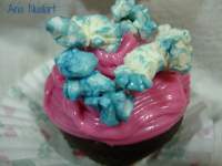   CUPCAKES CON CREMA DE FRESA Y PALOMITAS DULCES  /  CUPCAKES CON FONDANT 