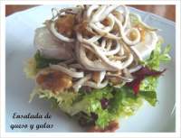   Ensalada tibia de queso de cabra y gulas