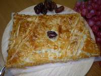   EMPANADA DE JAMÒN, QUESO Y DÀTILES