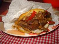   AREPAS CON CARNE MECHADA