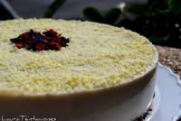   Tarta de chocolate blanco con infusión de amareto.