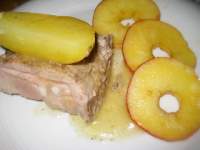   Corona de costllas asadas con manzana caramelizada