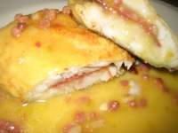   Merluza rellena de jamón, con salsa de cebolla 