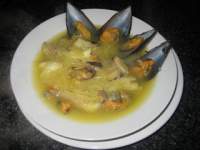   Sopa de fideos con marisco y pescado