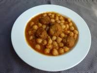   GARBANZOS CON BUÑUELOS DE BACALAO (FC)