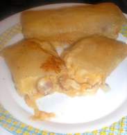   rollos de pasta brick con pollo y queso