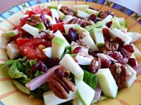   Ensalada de nueces pecanas, arándanos y manzana