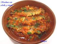   Sardinas  con  cebolla  y  tomate