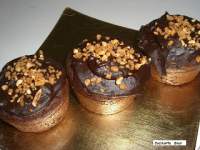   Muffins de almendra al cacao con cobertura de chocolate negro (o salvados)