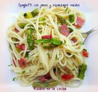   Spaghetti con jamón y espárragos verdes