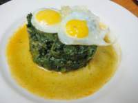   Espinacas con huevos de codorniz