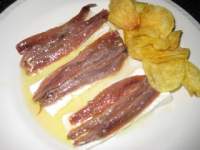   Anchoas con queso fresco