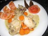   Pollo en medio escabeche