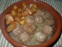   ALBONDIGAS EN SALSA A MI MANERA