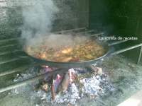   PAELLA DE POLLO Y CONEJO