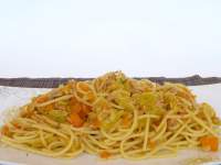   Espaguetis con verdura caramelizada y atún