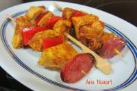   BROCHETAS DE POLLO Y FUET CARAMELIZADO 