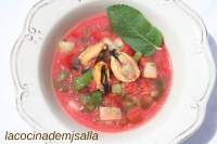   GAZPACHO DE SANDIA Y TOMATE CORONADO CON MEJILLONES