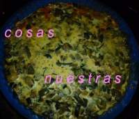   Tarta de verduras sobre fondo de patatas