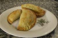   Empanadillas grandes de pollo y espinacas al horno