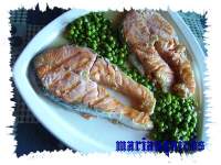   SALMÒN A LA PLANCHA CON GUARNICIÒN DE GUISANTES