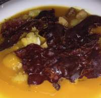 Crema de calabaza con crujiente de cecina