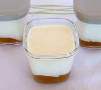   Yogur con mermelada de melocotón casera, en yogurtera 