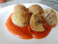   Albóndigas de atún con tomate