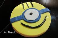   GALLETAS MINIONS CON FONDANT 